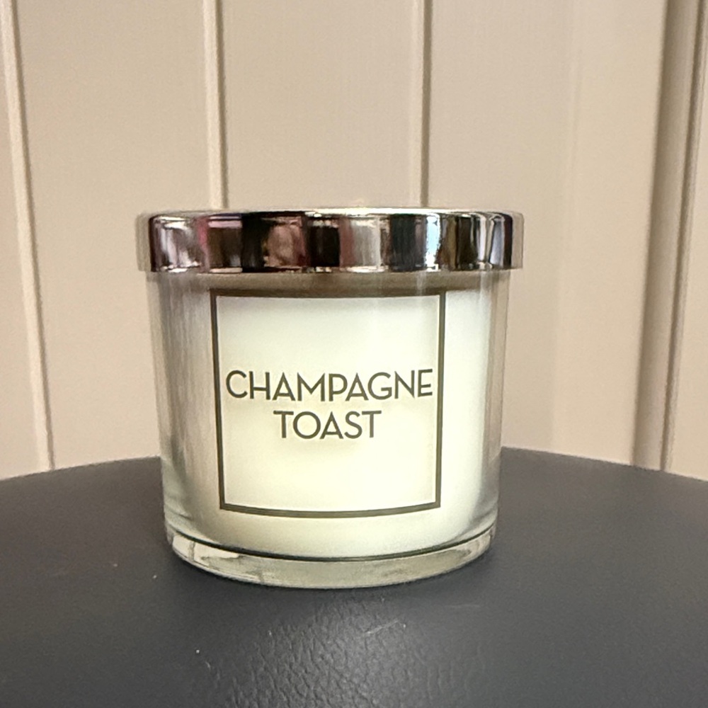 Bath & Body Works Champagne Toast Candle with Silver Lid